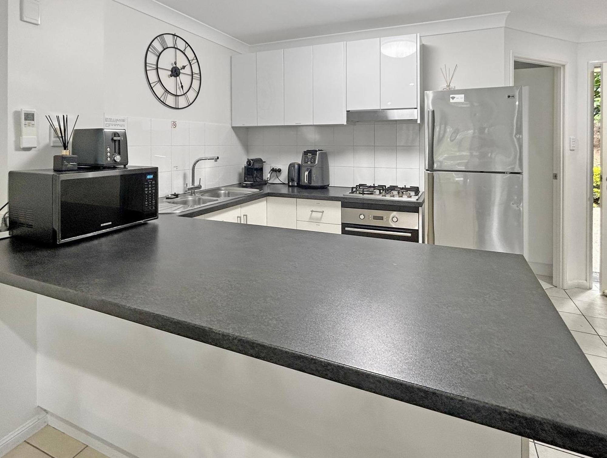 Sunset Waters Apartments 해밀턴아일랜드 외부 사진