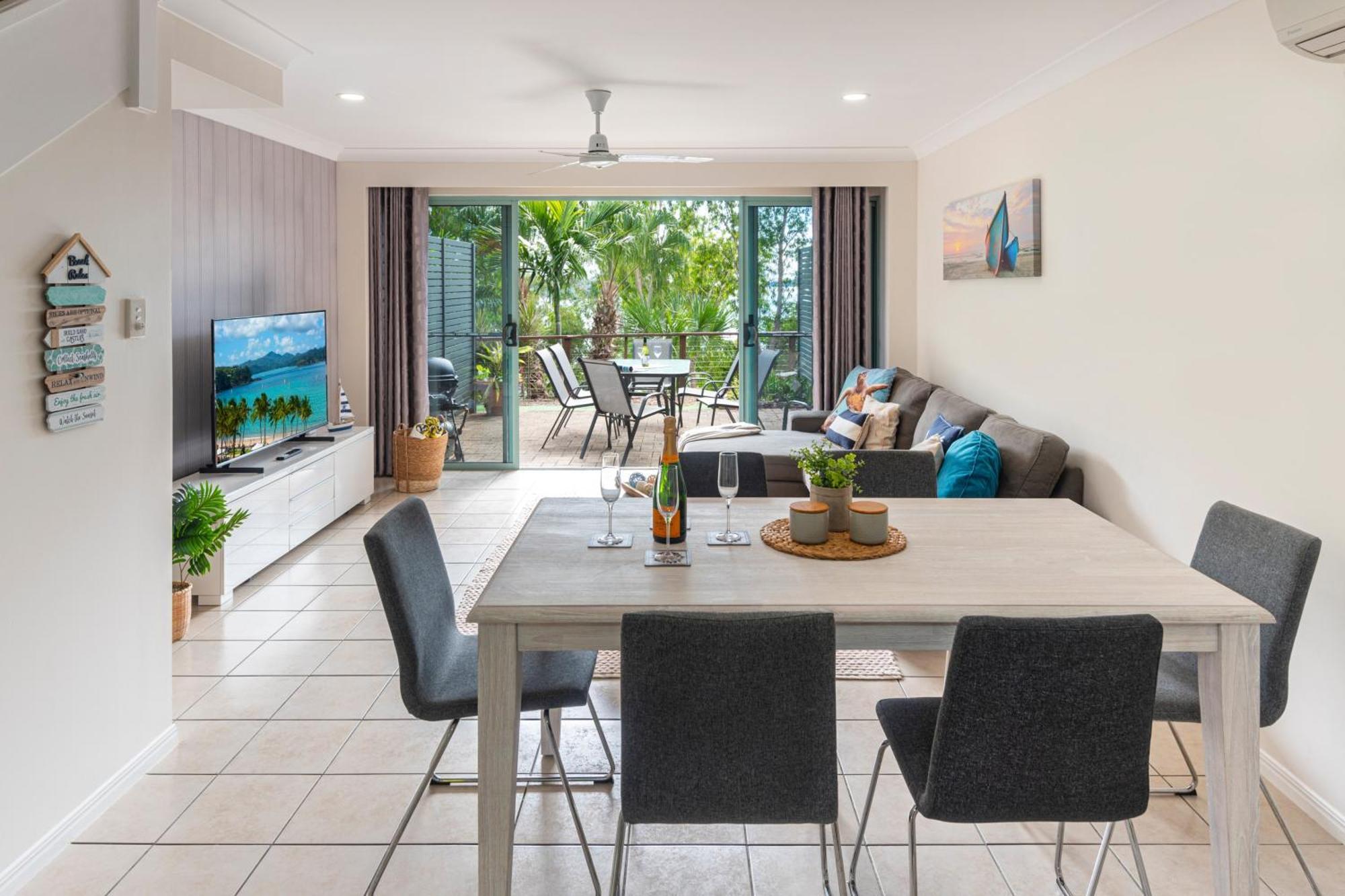 Sunset Waters Apartments 해밀턴아일랜드 외부 사진